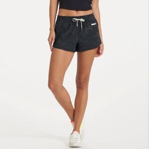 Vuori Women's Clementine Shorts 2.0 Black Camo XS